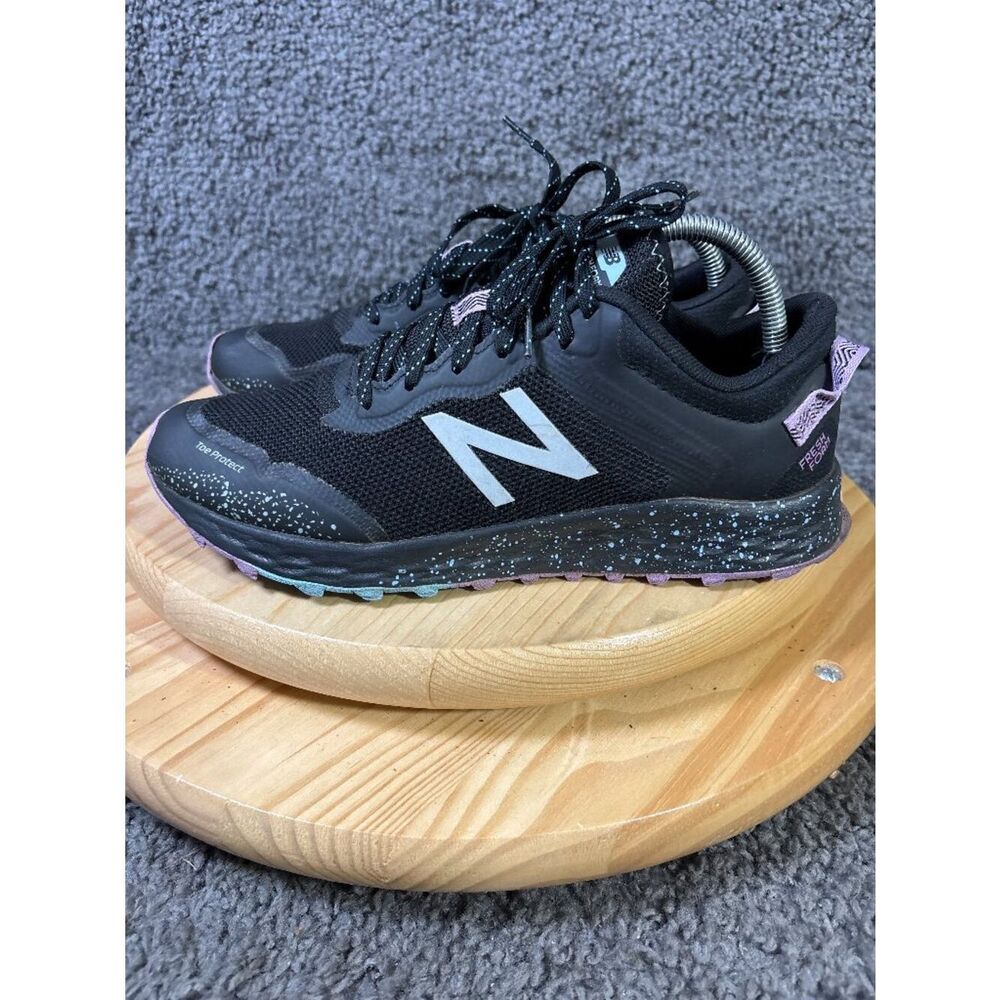 New Balance Fresh Foam Arishi Trail Running Shoe Womens Size 10 Black Purple